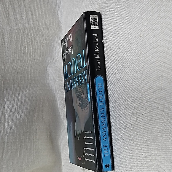 3/$20 The Assassin's Touch: Sano Ichiro Novel - Picture 4 of 9